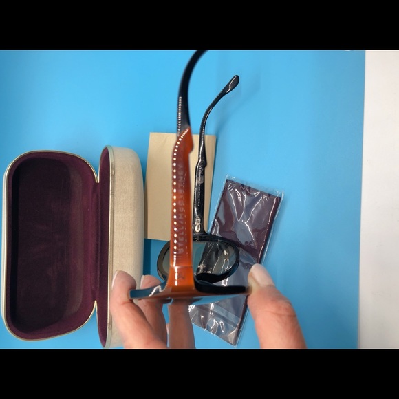 Stella McCartney sunglasses and case with all tags - Picture 5 of 8